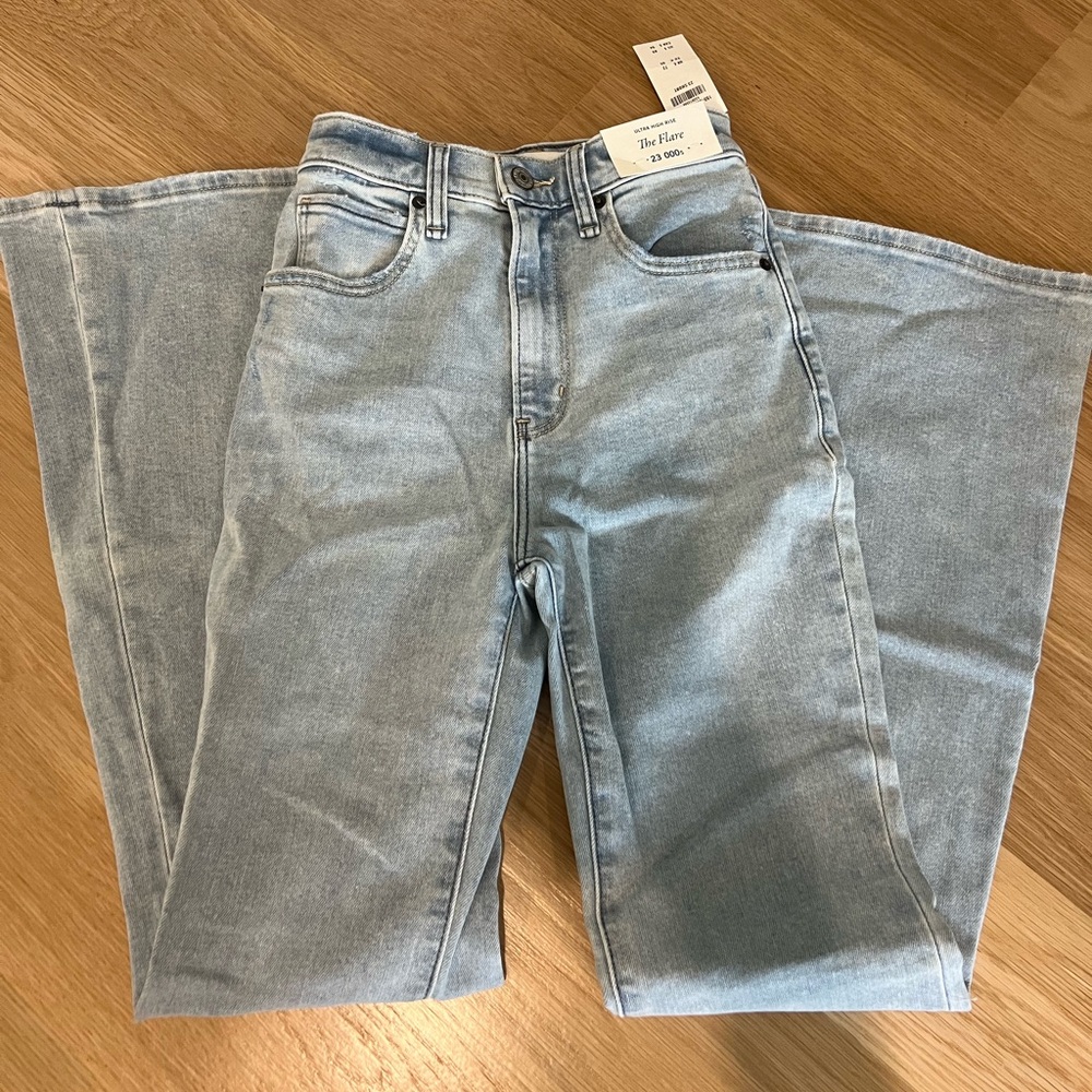 NWT Abercrombie & Fitch Ultra High Rise The Flare Jeans